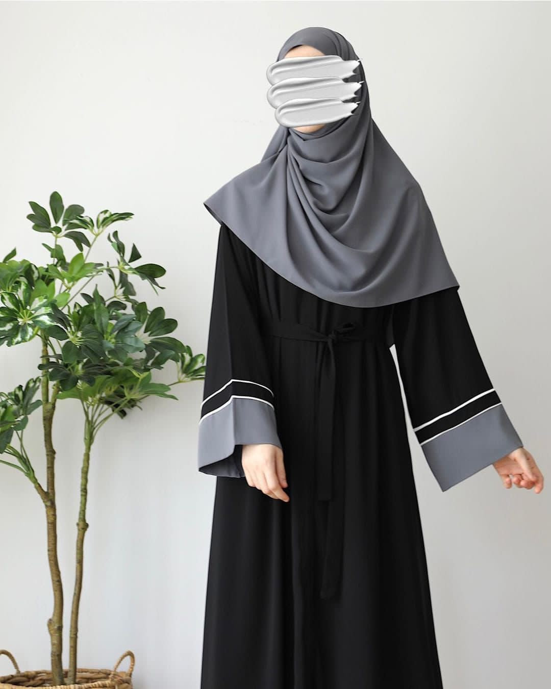 Mystical Abaya With Stollar