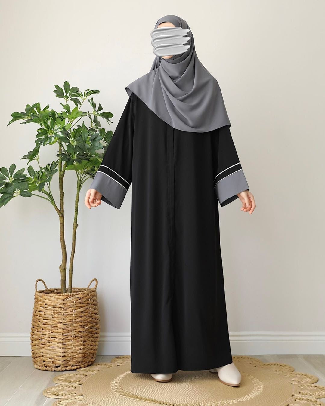 Mystical Abaya With Stollar