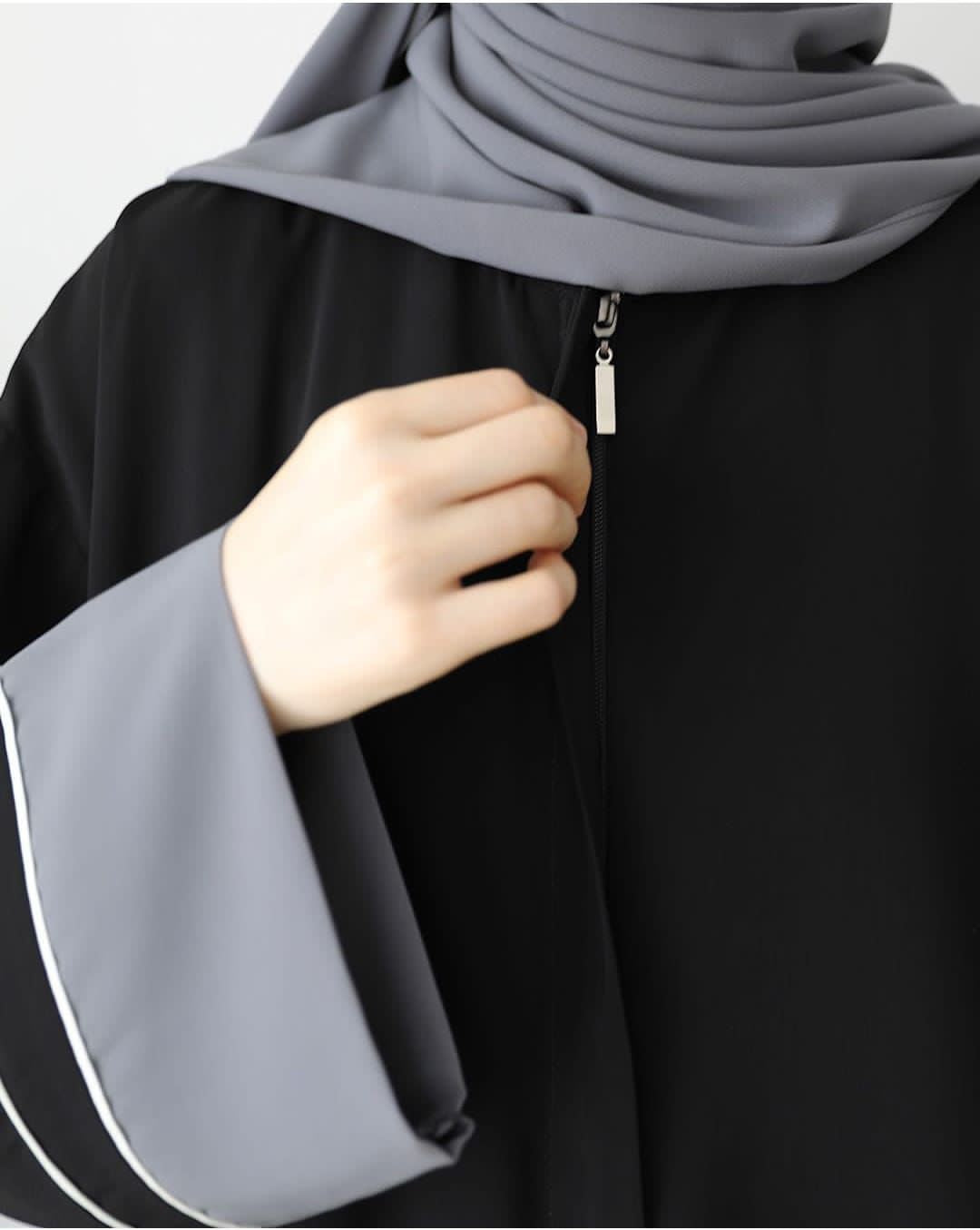 Mystical Abaya With Stollar