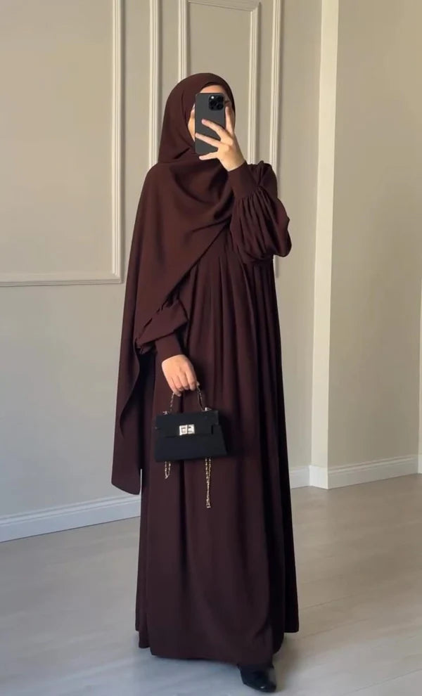 Noor Al Abaya With Stollar