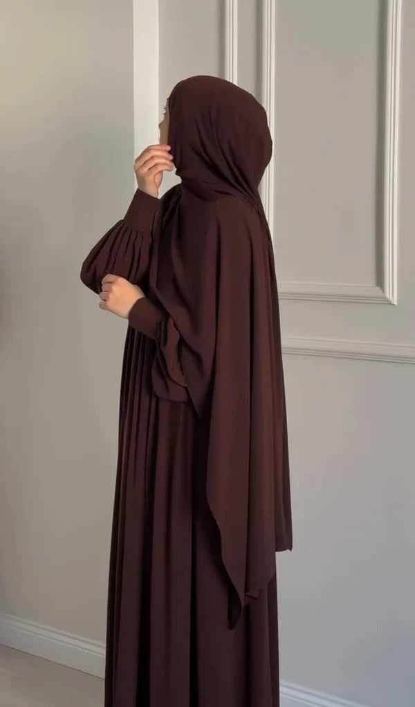 Noor Al Abaya With Stollar