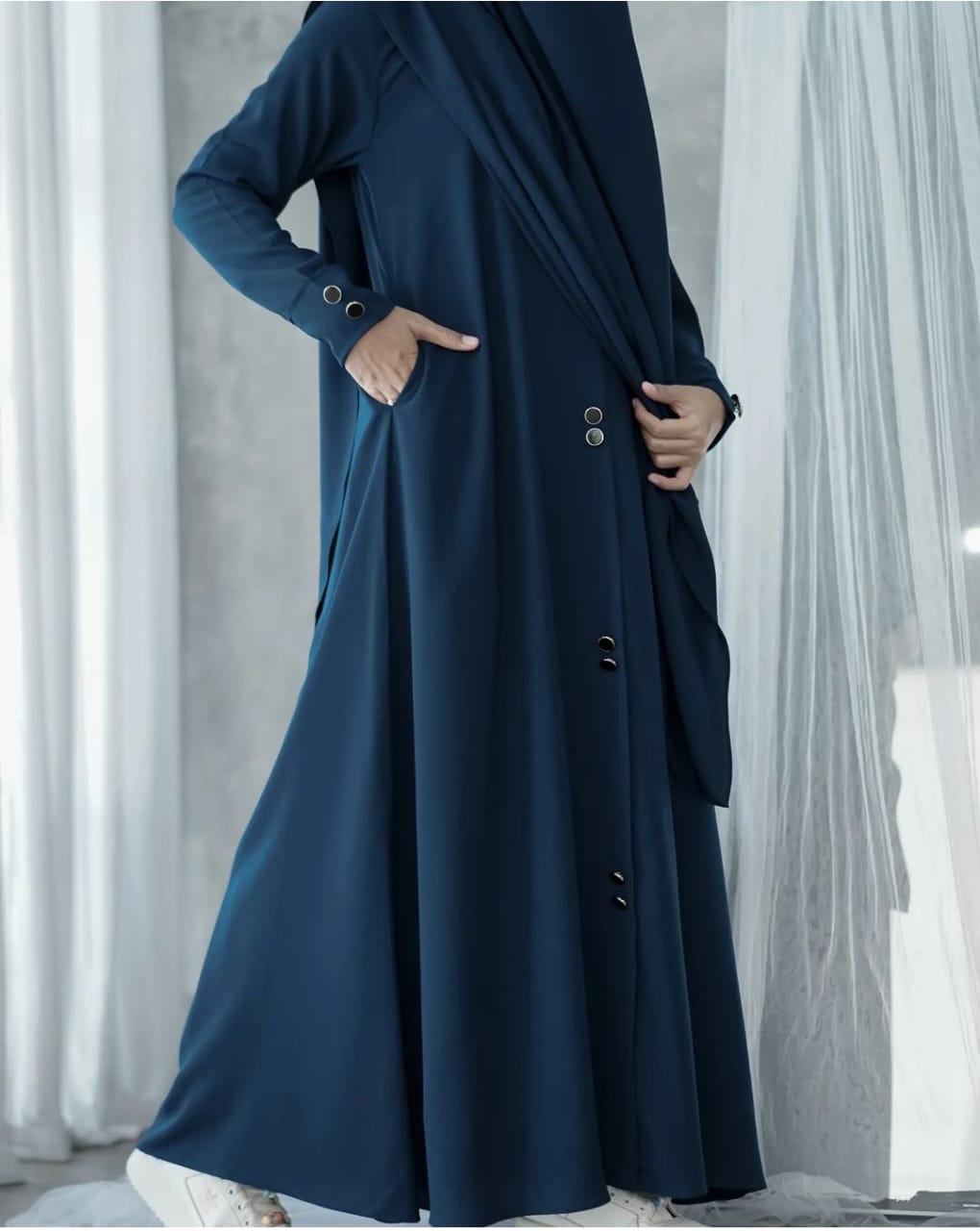 Elegant Abaya With Stollar