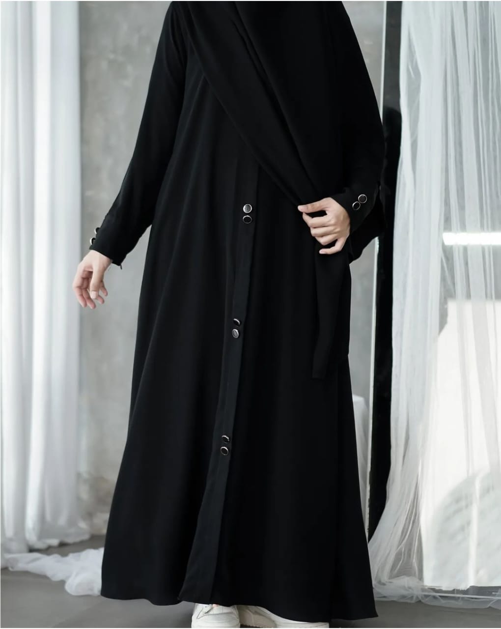 Elegant Abaya With Stollar